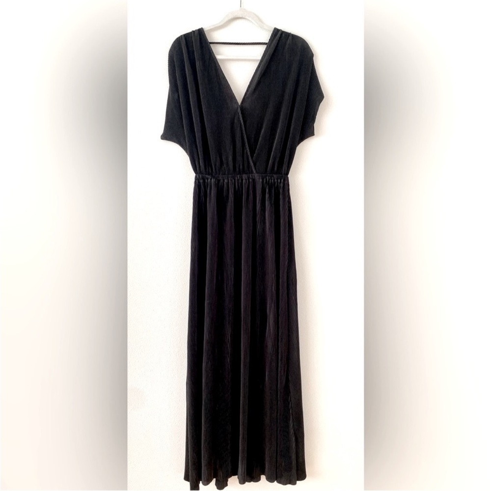 Nordstrom’s Pleated Maxi Dress in Charcoal Gray size Medium